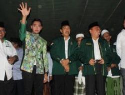 Luar Biasa, Irwan DA2 Semarakkan Harlah PKB ke 18 di Sumenep