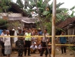 Warga Gali Sumur, Keluar Semburan DidugaGas