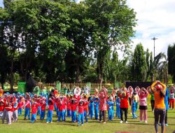 Persit Kartika Chandra Kirana Cabang XLVI Kodim 0827/Sumenep Senam Aerobik Bersama Murid TK