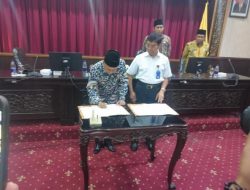 Bupati Sumenep Saat Penandatanganan MoU Program 2017