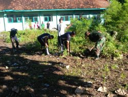 Koramil 0827/19 Sapeken Gelar Jumat Bersih Bersama Anggota Forpimka Lainya.