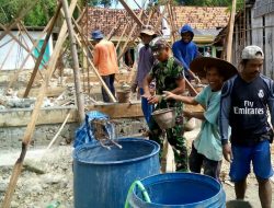 Babinsa Koramil 0827/21 Raas Karya Bhakti Bangun Masjid Tonduk Timur Bersama Warga