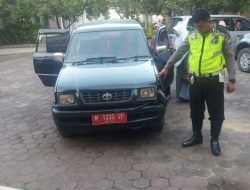 Mobil Infentaris Ketua Fraksi PDIP Diduga Motong Jalan, Sepeda Motor Baet Hantam Kritis