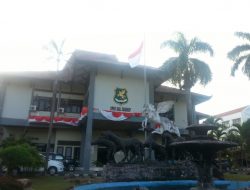 Intruksi Gubernur Jatim Diabaikan Sekretariat Dewan, Tak Kibarkan Bendera Setengah Tiang Wafatnya Basofi Sudirman