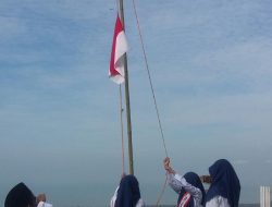 Siswa-Siswi Gelar Upacara 17 Agustus Di Bukit