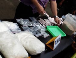 Bawa 9 Kilogram Narkoba  Sabu, Polres Sampang Berhasil Lumpuhkan 2 Pelaku.