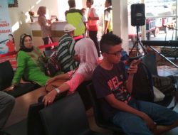 Penumpang Pesawat Wings Air Bandara Trunojoyo Sumenep Padat