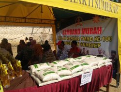 Warga Ngantri  Ratusan Paket Sembako Murah TMMD