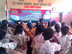 Koramil Giligenting Latih Pelajar SD Bringsang – 1 Baris Berbaris