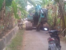Kedatangan Excavator Milik Dinas PU Di Tolak Oleh Warga Setempat