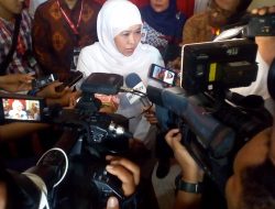 Mensos Khofifah Indar Parawangsa Tiba Lebih Dulu Dari Presiden