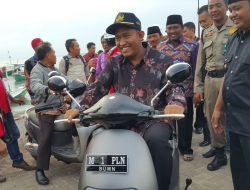 Wabup Sumenep Menghadiri Peresmian PLTD Pulai Giliiyang Menaiki Motor Listrik