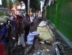 Tak Kuat Nahan Air Hujan Toko Milik H.Rahma Abruk