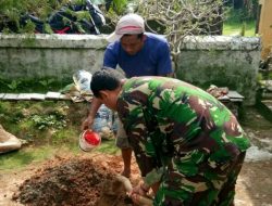 Babinsa 0827/17 Dungkek Bantu Kesulitan Warga Binaan