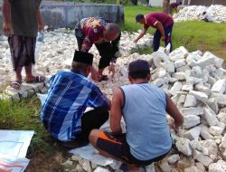 Camat Dasuk Berbaur Dengan Masyarakat Desa Bering Bergotong Royong