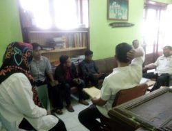 Mahasiswa Nyoal Papan Reklame Tak Berizin, Kepala DPMPTSP Terkesan Menghindar