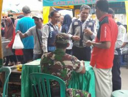 Anggota Ramil 01/Kota Pantau Kegiatan “Pasar Pagi” di Jln M Thamrin Kecamatan Kota