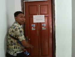 Memasuki Masa Kampanye Pilgub, Stiker Nyasar Di Kantor DPRD Sumenep