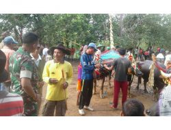 Sembari Pengamanan Babinsa 0827/18 Kangean Laksanakan Komsos