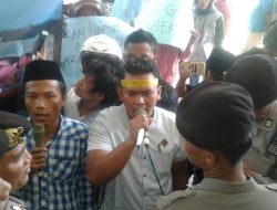 Tolak Impor Garam, Na’poto Buje Lakukan Aksi Depan Kantor DPRD Pamekasan