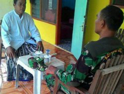 Babinsa Ramil 23/Giligenting Laksanakan Komsos dan Anjangsana Ke Rumah Warga