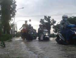Akibat Hujan Deras Pamekasan Banjir, Arus Lalu Lintas Macet