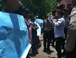 Penyaluran Rastra Bermasalah, Alpart Demo Pemkab Pamekasan