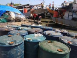 Diduga Bongkar Muat BBM Solar Ilegal Dipantai Timur Pulau Masalembu