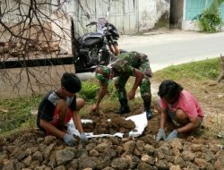 Tumbuhkan Semangat Gotong Royong, Babinsa 0827/22 Kerja Bakti Bersama Warga