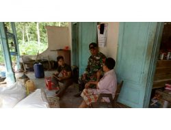 Anggota TNI Koramil 0827/12 Dasuk Lakukan Komunikasi Sosial Dengan Warga Beringin