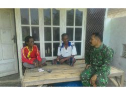 Lebih Dekat dengan Masyarakat, Babinsa Koramil Saronggi Berikan Arahan Kamtibmas