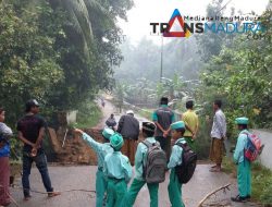 Lumpuh Total, Jembatan Utama Desa Pakamban Daya Ambruk