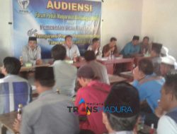 Realisasi DD Dinilai Kurang Transparan, Puluhan Warga Audensi Ke Pemdes Blumbungan