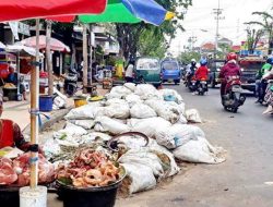 Sepanjang Jalan Kabupaten Pamekasan Semraut