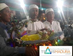 Kades Beringin Jaga Tradisi Budaya Potong Rambut 40 Hari Lahirnya Bayi