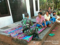 Manfaatkan Moment Ramadhan, Babinsa Koramil 12/Dasuk Ngabuburit Sambangi Warga