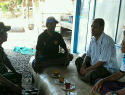 Bersama Warga Sertu Lakarim Semangat Bangun Komsos