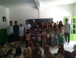 Kades Batuputih Daya Berikan 1382 Buku Tulis Kepada Siswa MI Nurul Hikmah