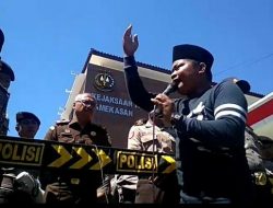 Diduga Main Mata, Kejari Pamekasan di Demo Mahasiswa