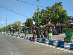 Satpol PP Sumenep Turunkan Bendera HMI