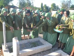 Anggota Persit KCK Cabang XLVI Ziarah Ke Taman Makam Pahlawan “Joko Tole Sumenep”
