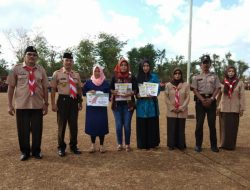 Penyerahan Hadiah Lombah Rumah Sehat Oleh Danramil 0827/02 Kalianget