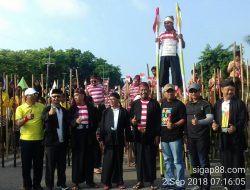 JJS Egrang Dengan Kostum Sakera Diikuti Ribuan Warga Sumenep