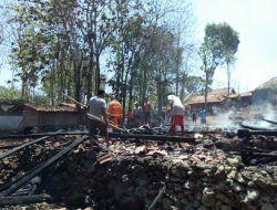 Si Jago Merah Melalap Dua Rumah di Desa Rek-Kerrek