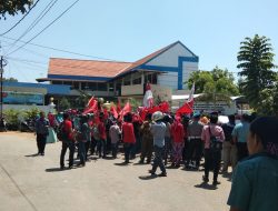 Diduga Palsukan Sertifikat, Sejumlah Warga Tanjung Demo BPN Pamekasan