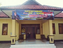 Wujud Soliditas TNI-Polri, Mapolsek Giligenting Pasang Spanduk Ucapan HUT TNI ke 73