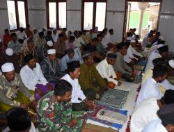 TNI Satgas Darurat Gempa Sapudi Sholat Jum’at Bersama Masyarakat