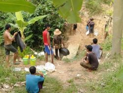 Sekdes Cangkreng Acuh Tak Acuh Diminta Perbaiki Tanggul Sungai Jebol