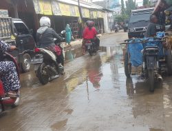 Pembangunan Jalan Paving Pasar Anom Dikeluhkan Pedagang, Kadisperindag Bungkam