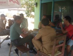 Eratkan Silahturahmi, Babinsa Sertu Thomas Nafulery Komsos Di Warung Kopi